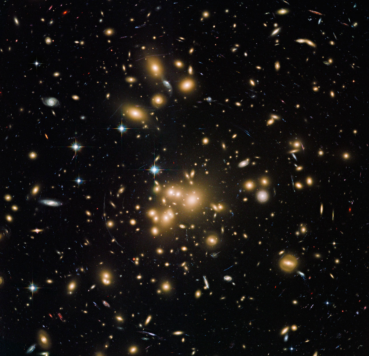 Abell 1689'un Hubble tarafından elde edilen görüntüsü, yerçekimsel mercekleme ile arkasındaki galaksilerin ışığını bükmesini gösteriyor. [NASA]