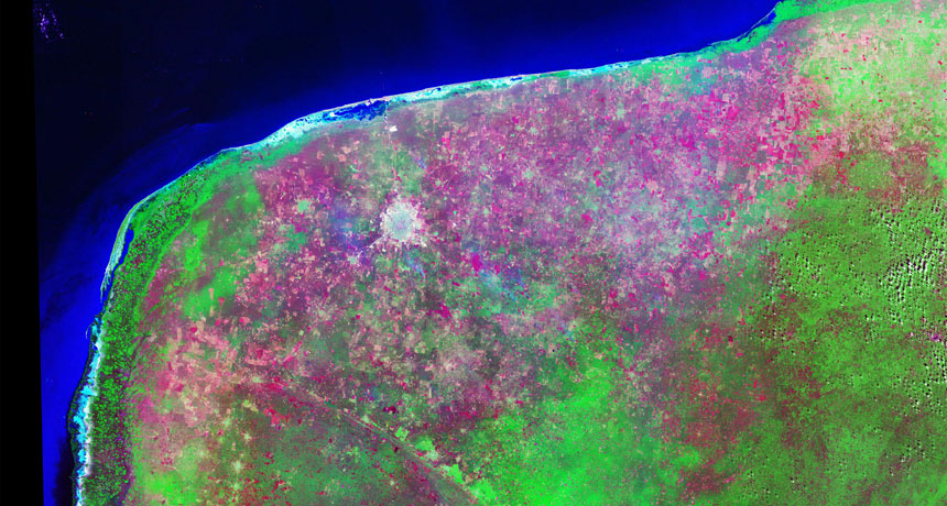 Landsat uydusu tarafından Yucatan Yarımadası yakınındaki kraterin görünümü. [NASA]