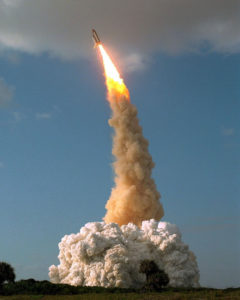 Hubble STS-31 göreviyle yörüngeye ateşlendi. [NASA]