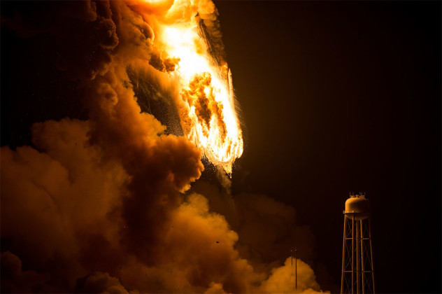 antares explosion 0004