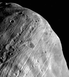 Viking-1 tarafından çekilen Phobos görüntüsü. [NASA]