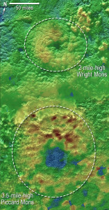 Wright ve Picard Mons dağları. [NASA]