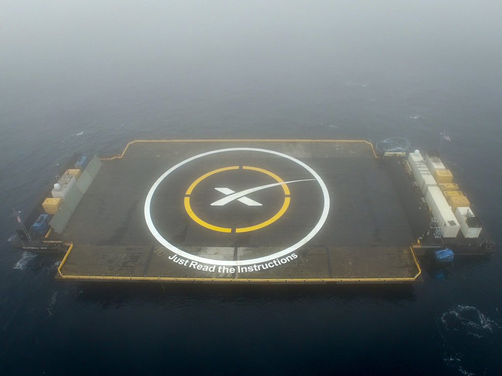 Okyanusta bekleyen platform ile hava şartları nedeniyle görüntü bağlantısı geçici olarak kesildi. [SpaceX]