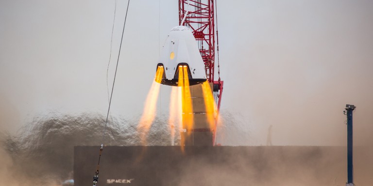 SpaceX, uzaya astronot taşıyacak Dragon kapsülünü test etti