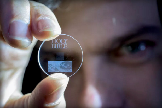 İnsanlığı gelecek medeniyetlere taşıyacak cam disk