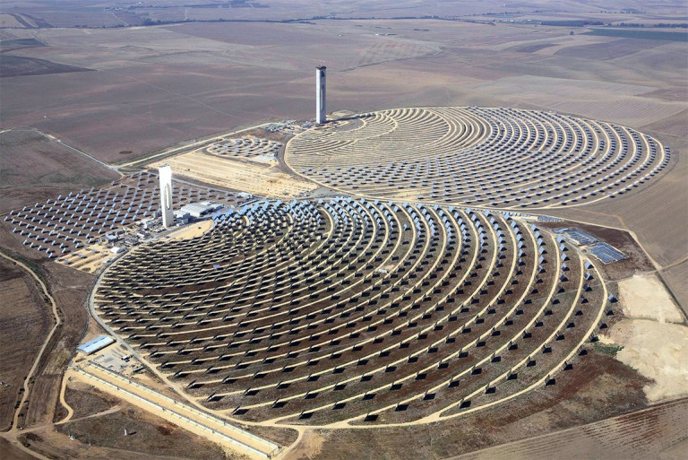Dünyanın en büyük güneş santrali faaliyete geçti