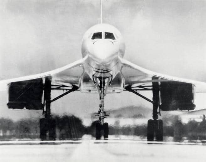 1977'de uçuş pistinde görüntülenen jet yolcu uçağı Concorde.