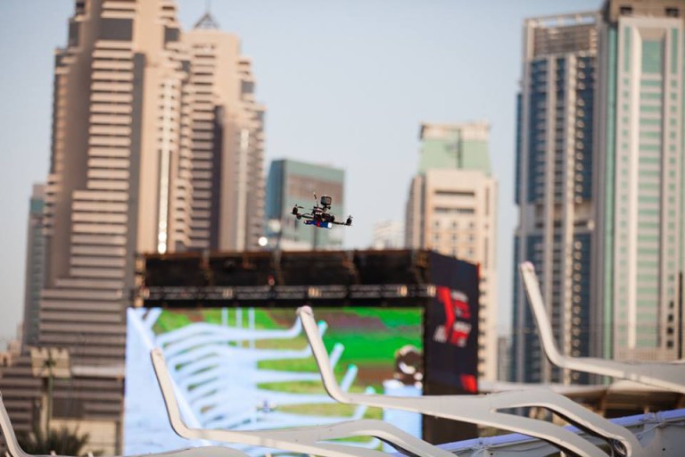 Dünya’nın ilk drone yarışmasını 15 yaşındaki genç kazandı
