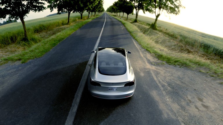 Tesla Model 3 ortalığı kasıp kavurmaya geldi