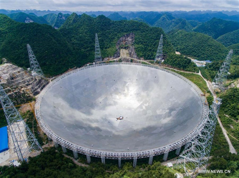 Dünyanın en büyük radyo teleskobu derin uzaydan gelen sinyaller yakaladı