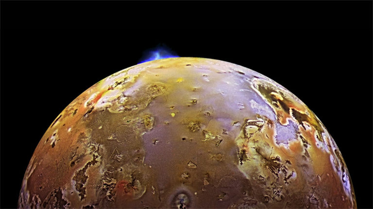 Io erupt