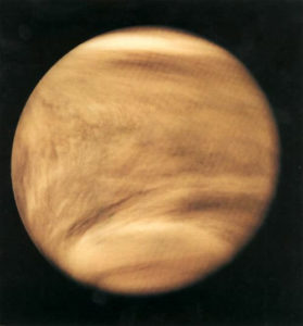 Pioneer uzay aracı tarafından 5 Şubat 1979'da çekilen fotoğraf Venüs'ün kalın bulutlarını gösteriyor. [NASA]