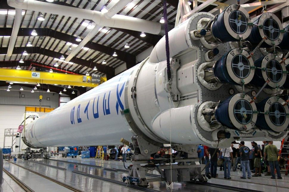 Falcon 9’un patlama nedeni ‘helyum sistemindeki sızıntı’ olabilir