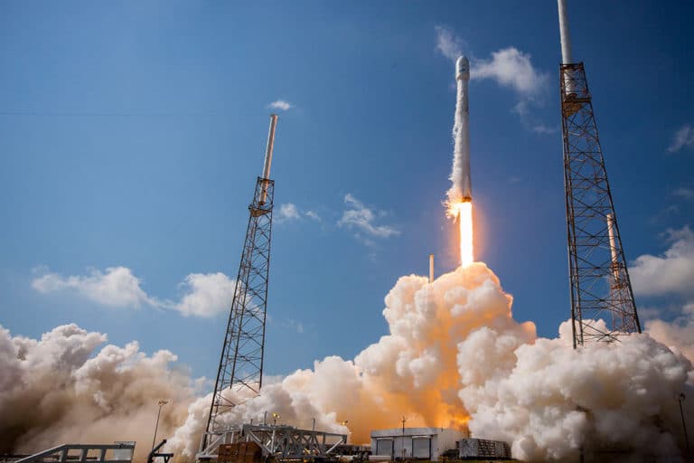 Falcon 9 kazası SpaceX ateşlemelerini bir yıl erteleyebilir
