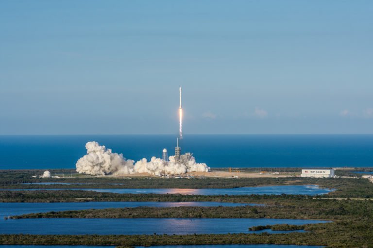 SpaceX aynı Falcon 9 roketini ikinci kez resmi bir görevde ateşleyerek tarihe geçti