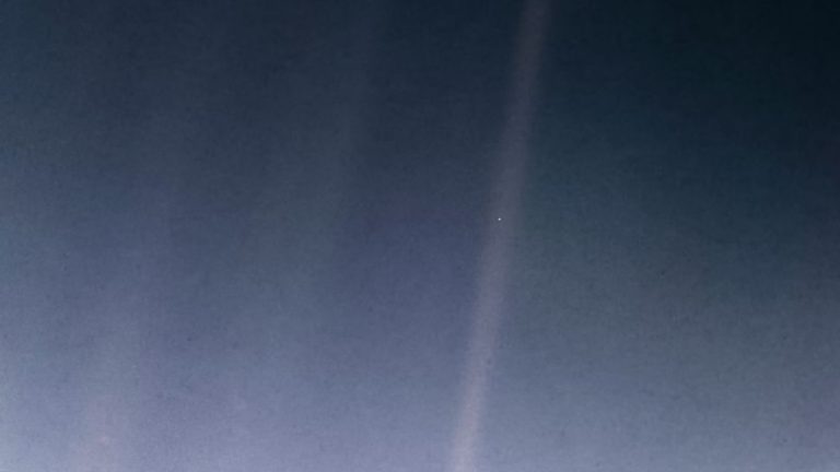 NASA 30’uncu yılında “Soluk Mavi Nokta” fotoğrafını güncelledi