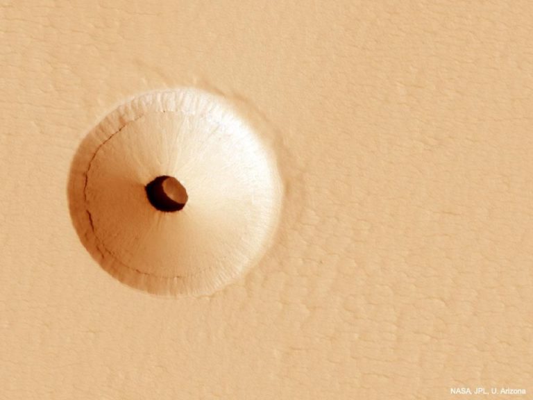 Mars yüzeyindeki tuhaf deliğin bilimsel açıklaması