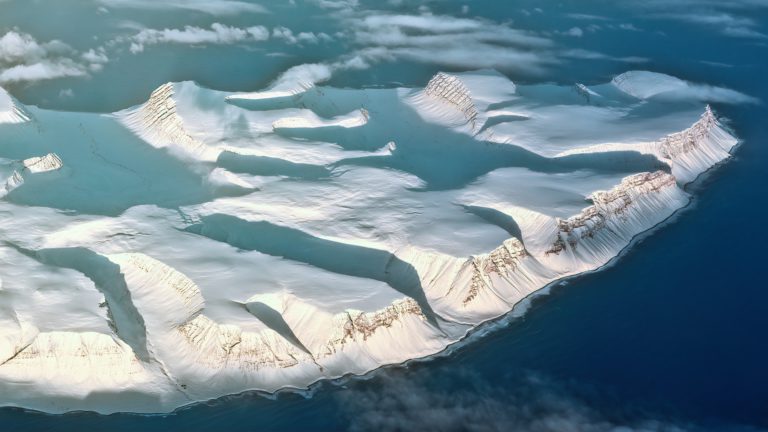 Antarktika buzullarında ilk kez mikroplastik tespit edildi