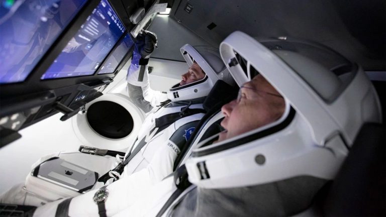 NASA ve SpaceX tarihi astronot görevi için tarihi belirledi