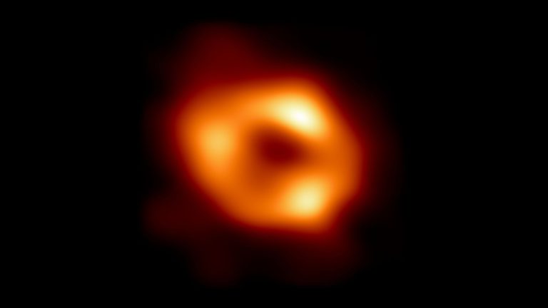 Samanyolu’nun merkezinde yatan kara delik Sagittarius A* ilk kez görüntülendi