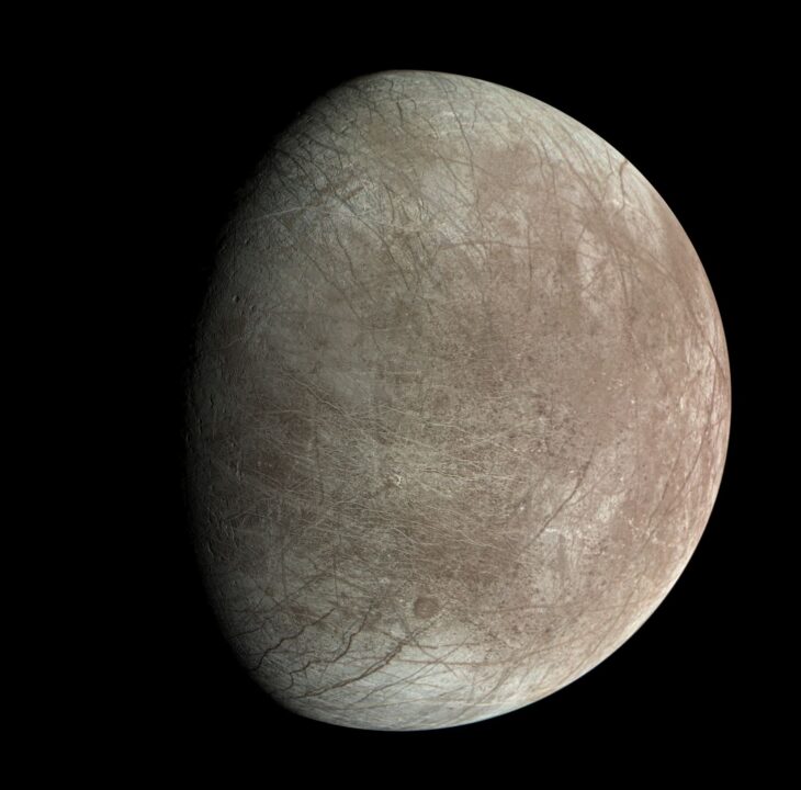 Juno, Europa’nın buz örtüsüne ait en detaylı görüntüleri elde etti